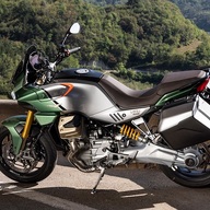Mootorratas Moto Guzzi V100 Mandello S Verde