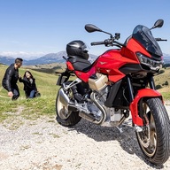 Mootorratas Moto Guzzi V100 Mandello Rosso Magma