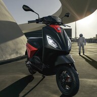 Roller Piaggio 1 E5 Forever Black