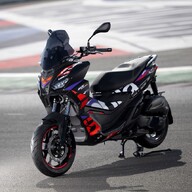 Roller Aprilia SR GT Replica 200 